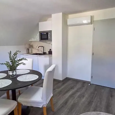 Apartmanova U Plaze Secske Prehrady Hojesin