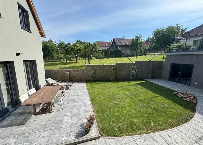 別荘 Apartmanova U Plaze Secske Prehrady Hojesin