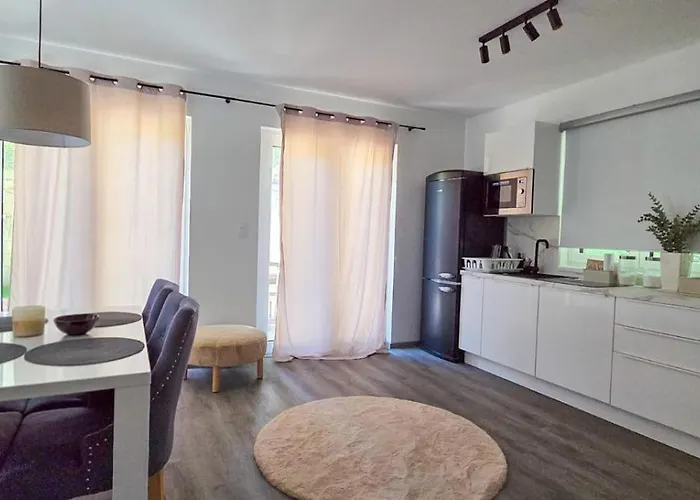 別荘 Apartmanova U Plaze Secske Prehrady Hojesin